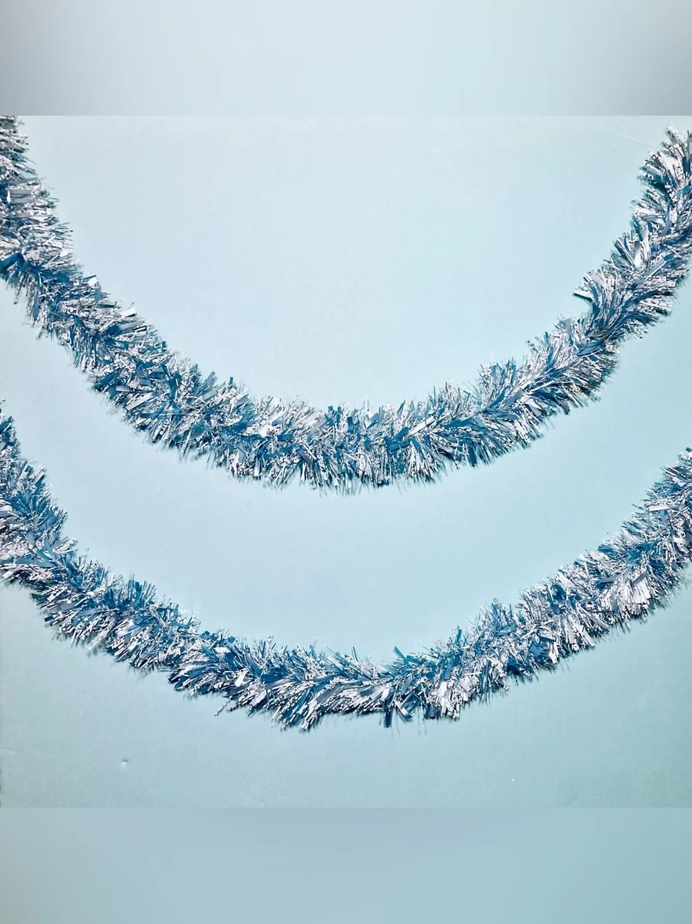 .• Tinsel Tree Garland in Pearly Light Blue & White Shimmer
